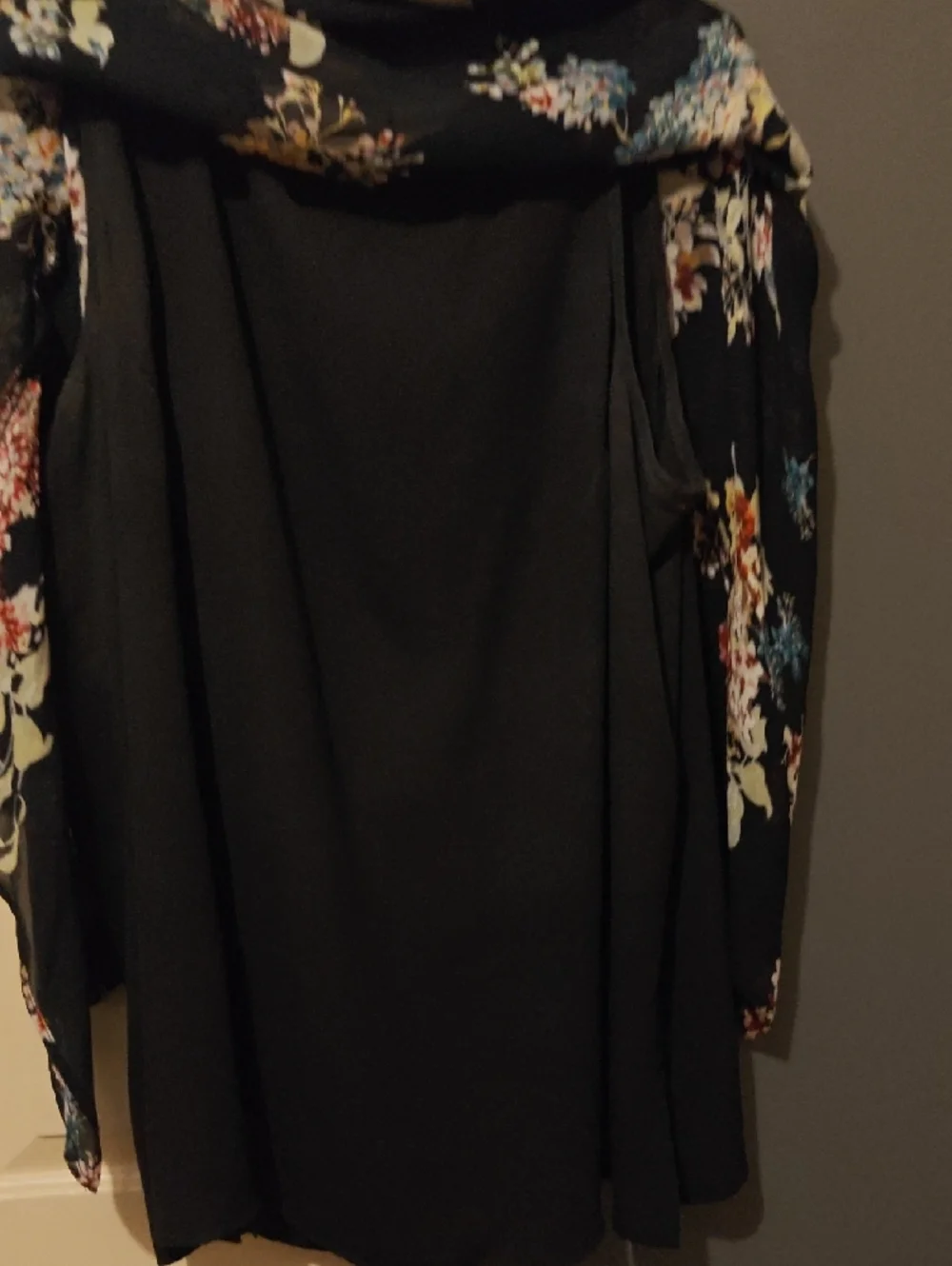 Karen Kane Black Floral Print Blouse - Picture 4 of 5